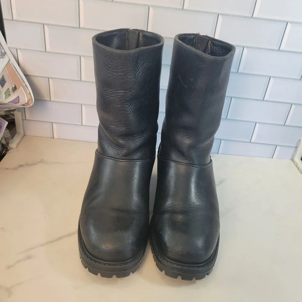 LL Bean Womens Black Leather Lug Sole Boots Size 9 Wide Rear Zip Canada Rugged